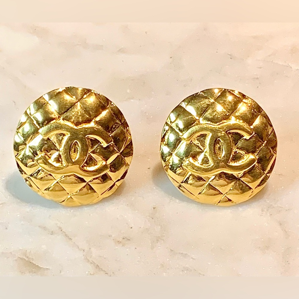 CHANEL COCO MATELASSE EARRINGS GOLD PLATED VINTAGE 1 1/2 INCH FRANCE JUMBO - Picture 3 of 8